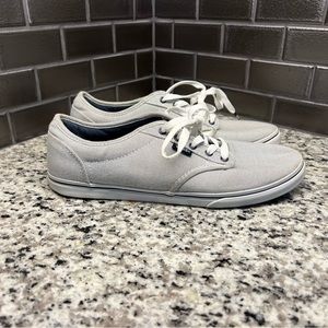 Vans women’s canvas casual sneaker, worn once!! Size 9